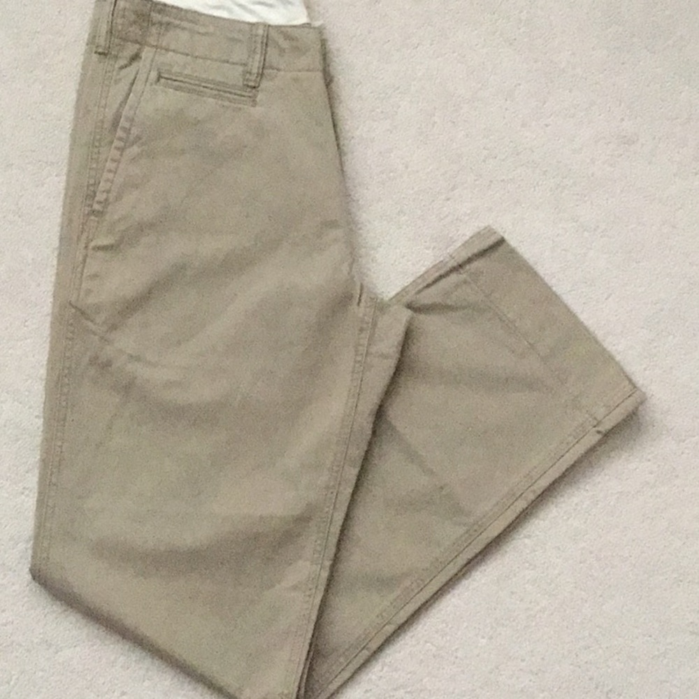 BNWT GAP Khakis size 31x32